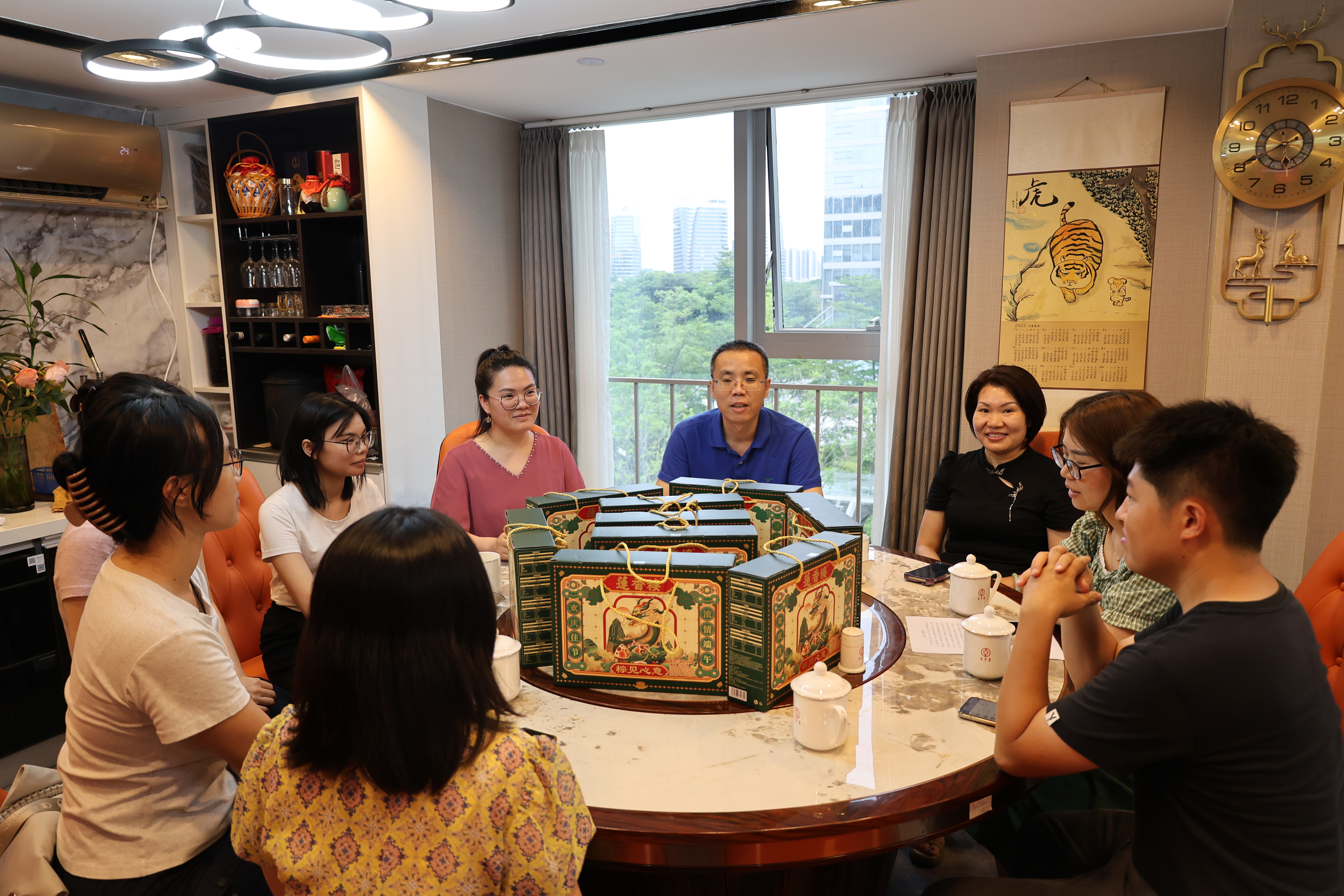 The aroma of zongzi conveys emotions as the Dragon Boat Festival approaches, and Party building leadership promotes development-/uploadfile/202508/313f00266462d27.jpg